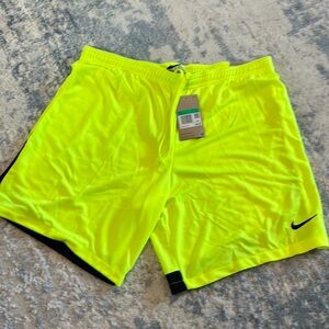 Nike men’s Yellow Athletic Shorts Lightweight Moisture-Wicking slim fit XL NWT